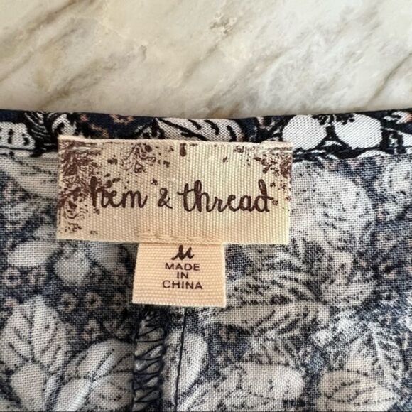 Hem&Thread floral long sleeve babydoll top with crochet lace panels on front M - Picture 8 of 8